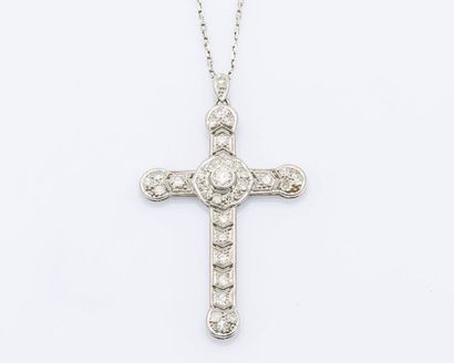 null Chaîne et pendentif croix en platine (950 millièmes) sertie de diamants de taille...