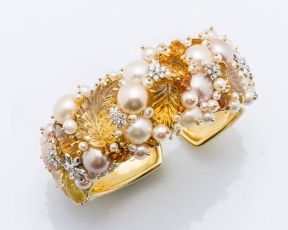 J. GIODORO Bracelet manchette articulé en or jaune 18 carats (750 millièmes) serti...