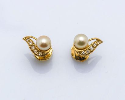 null Paire de boutons d’oreilles en or jaune 18 carats (750 millièmes) formant chacun...