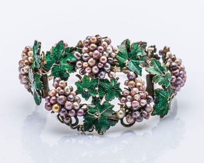 JULES WIESE vers 1850 Bracelet en vermeil (925 millièmes) orné de pampres, les feuilles...