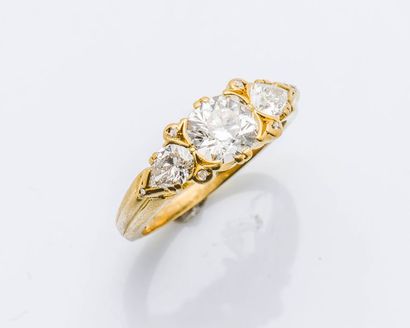 null Bague en or jaune 18 carats (750 millièmes) sertie d’un diamant de taille ancienne...