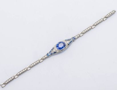 null Bracelet en platine (950 millièmes) à maille articulée, serti de diamants taillés...