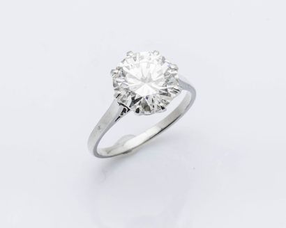 null Bague solitaire en platine (950 millièmes) sertie d’un diamant taillé en brillant...