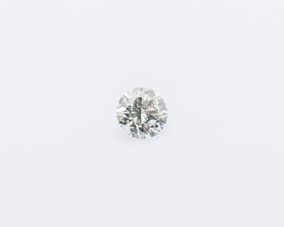 null Un diamant sur papier de taille brillant pesant 1,35 carat, de couleur J et...