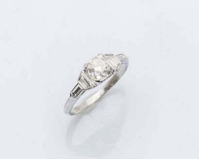 null Bague en platine (950 millièmes) sertie d’un diamant de taille ancienne d’environ...