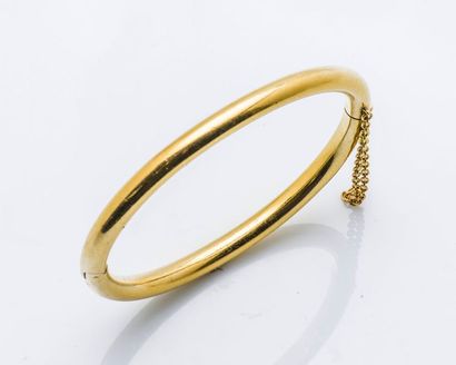 null Bracelet jonc rigide ouvrant en or jaune 18 carats (750 millièmes). Chaînette...