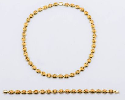 null Parure en or jaune 9 carats (375 millièmes) composée d’un collier et d’un bracelet...