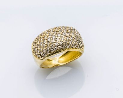 null Bague bandeau en or jaune 18 carats (750 millièmes) ornée d’un pavage de diamants...