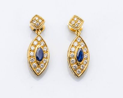 null Paire de pendants d’oreilles marquise en or jaune 18 carats (750 millièmes)...