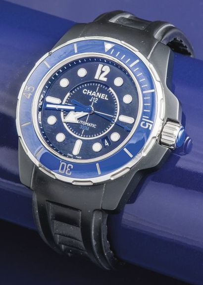 CHANEL (J12 MARINE CÉRAMIQUE - BLEUE RÉF. H2559), vers 2012

Montre à grande ouverture...