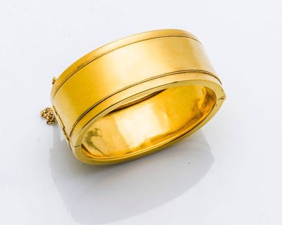 null Bracelet large jonc ouvrant en or jaune 14 carats (585 millièmes) rehaussé de...