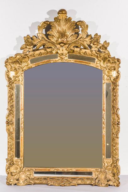 null Miroir à parecloses en bois sculpté et doré

Style Régence

104 x 68 cm

Lot...