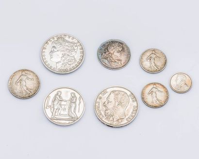null Lot comprenant une pièce de 5 francs Léopold II, 1873, une pièce de 2 francs...