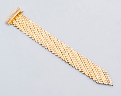 null Large bracelet ruban souple en or jaune 18 carats (750 millièmes) et platine...