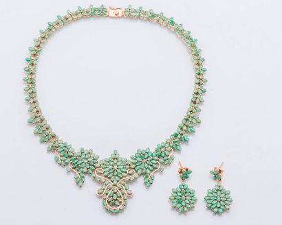 null Parure en vermeil (925 millièmes) composé d’un collier draperie à motifs floraux...