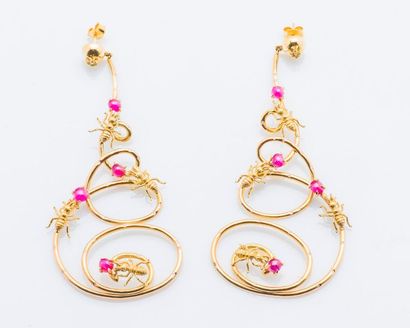 null Importante paire de pendants d’oreilles en or jaune 18 carats (750 millièmes)...