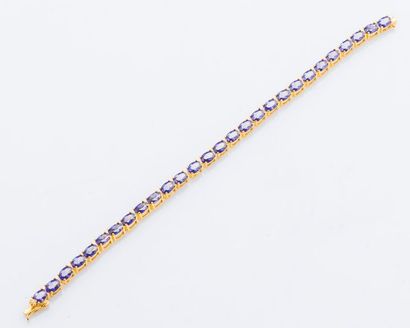 null Bracelet ligne en vermeil (925 millièmes) serti de tanzanites ovales.

Longueur...