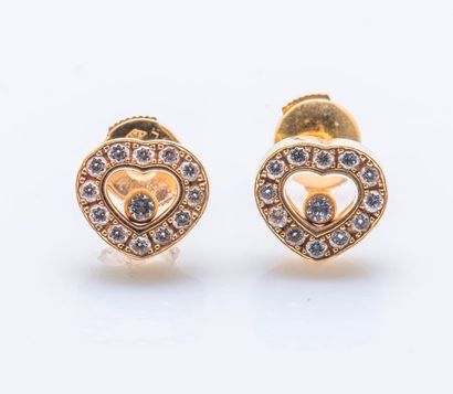 CHOPARD Paire de boutons d’oreilles cœur de la collection «Happy Diamonds» en or...