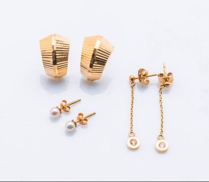 null Lot composé de trois paires de boucles d’oreilles en or jaune 18 carats (750...