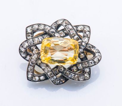 null Broche en or jaune 18 carats (750 millièmes), 14 carats (585 millièmes) et argent...