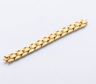 null Bracelet articulé en or jaune 14 carats (585 millièmes) brossé à maille géométrique.

Longueur...