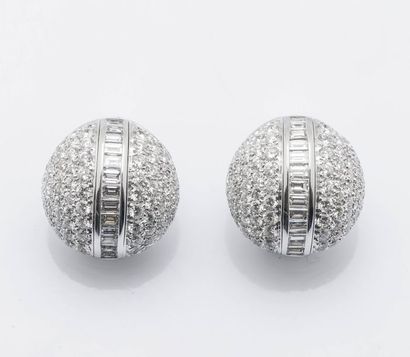 MAUBOUSSIN Haute joaillerie Paire de clips d’oreilles modèle «Sphère» en or gris...
