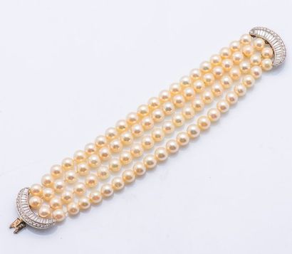 null Bracelet quatre rangs de perles de culture chocker d’environ 8 mm de diamètre...