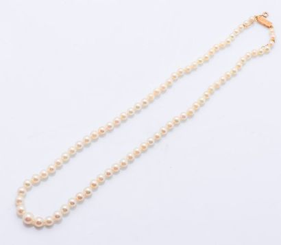  Collier de perles de culture en chute, fermoir rectangulaire et chaînette de sécurité...