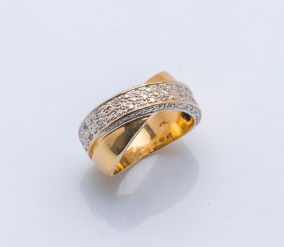 null Bague croisée en or jaune 18 carats (750 millièmes) en partie sertie de diamants...