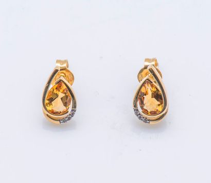 null Paire de boutons d’oreilles en or jaune 18 carats (750 millièmes) sertis de...