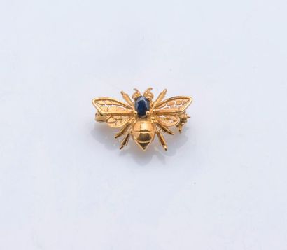 null Petite broche abeille en or jaune 18 carats (750 millièmes), les ailes ajourées,...