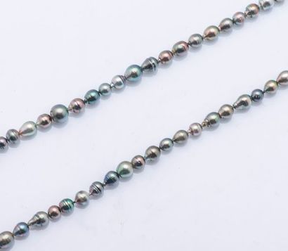 null Sautoir de perles irrégulières de Tahiti. Diamètre des perles d’environ 8 à...