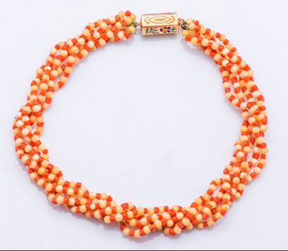 null Collier de cinq rangs de perles de corail (corallium spp. CITES annexe II B...