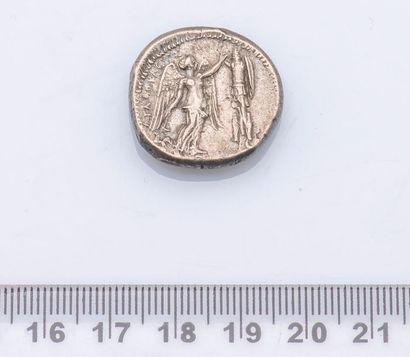 MONNAIE GRECQUE Tétradrachme. Poids : 16,85 g

Tête de Perséphone à droite R/ Niké...