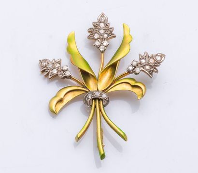 null Broche bouquet en or jaune 18 carats (750 millièmes) émaillé vert sertie de...