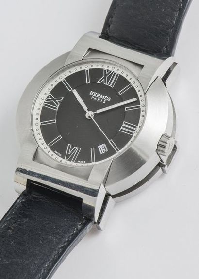 HERMES (Nomade – Boussole / Cadran ardoise réf. N02.910), vers 2010

Imposante montre...