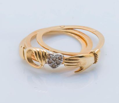  Bague de foi en or jaune 18 carats (750 millièmes) formée de trois anneaux rehaussés...