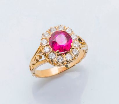 null Bague fleur en or jaune 18 carats (750 millièmes) sertie d’un rubis birman non...