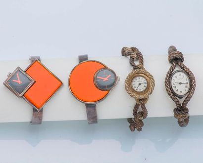 CHARDON DORE, DALIS Lot constitué de quatre montres de dame des années 1970 - Au...