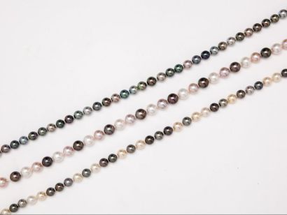 null Lot de 3 colliers de perles de culture, composé de : Un collier de perles de...