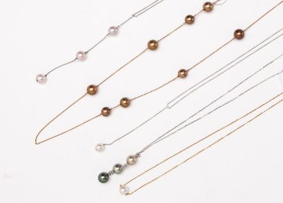 null Lot de cinq colliers chaines sertis de perles de culture : Collier chaine et...