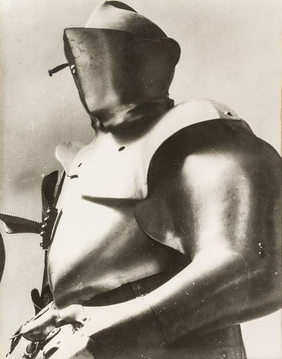 Photographe non identifié Armure, c. 1940.

Épreuve argentique d’époque. Mention...