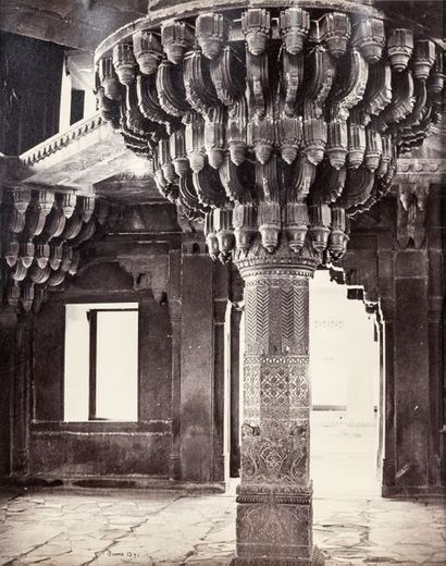 Samuel Bourne (1834-1912) Inde, c. 1865. 

Grand Minaret du Vieux Dehli. Putteleporo...