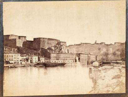 Photographe non identifié 
 Vue de Lyon, c. 1850. 
Quai de Saône. 
Épreuve sur papier...
