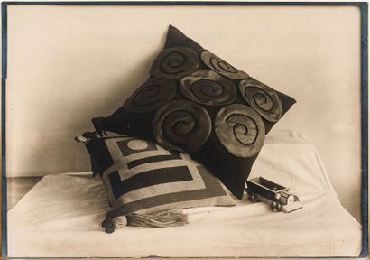 Artiste du Bauhaus Étude de coussin du designer et illustrateur tchèque, Ladislav...