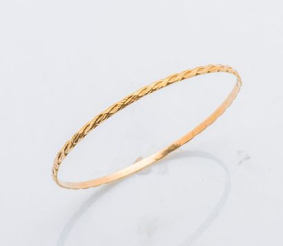 null Fin bracelet jonc en or jaune 18 carats (750 millièmes) à décor ciselé et gravé.

Diam....