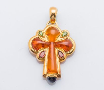 null Pendentif croix en or jaune 18 carats (750 millièmes) sertie d’ambre formant...