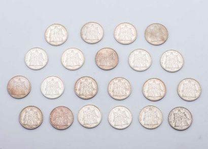 null Lot de vingt et une pièces de 10 francs Hercule, en argent, 1970, 1965, 1967.

Poids...