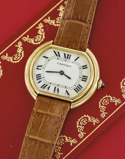 CARTIER CARTIER (CLASSIQUE ELLIPSE OVALE – OR JAUNE N° 780912495), vers 1980

Rare...