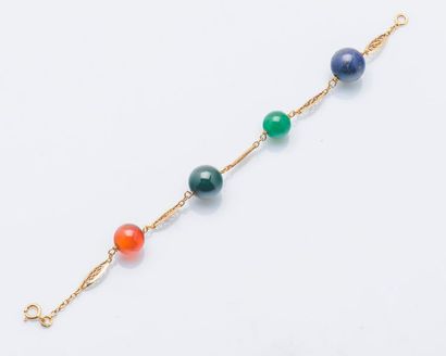 null Bracelet en or jaune 18 carats (750 millièmes) serti de perles de cornaline,...